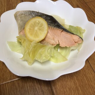 北海道鮭のレモン風味の野菜蒸し！